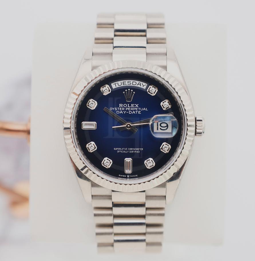 0_1c70c8d5-2db4-49d0-ab3c-0372bdb805ca.jpg Rolex Day-Date 36 White Gold Blue Ombre Diamond Dial & Fluted Bezel President Bracelet 128239 - 图片 1